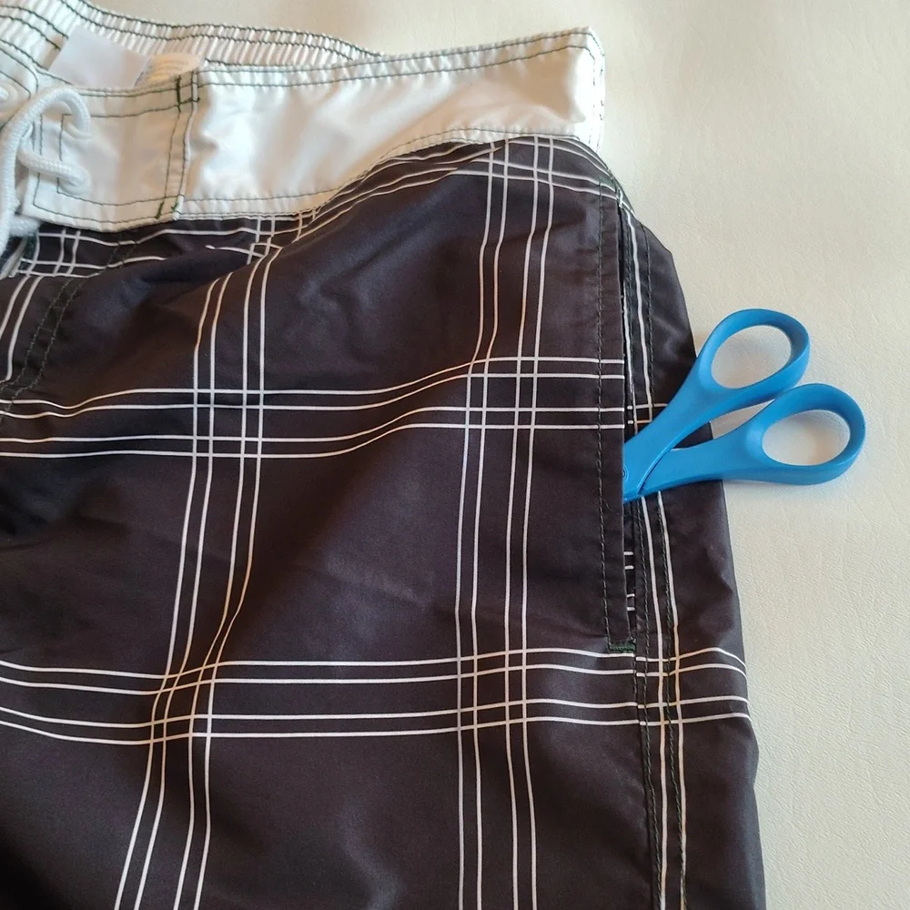 NFL Green Bay Packers Swim Trunks L Black & White Plaid Beach Vacation Resort